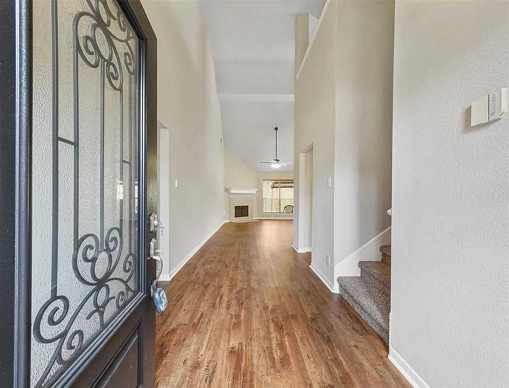 3 bed, 2020 sqft, $2,200 — Photo 3