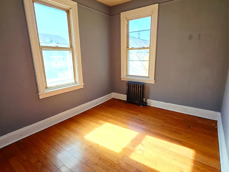 225 Lembeck Ave #1A — Photo 2