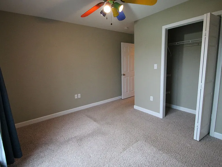 1830 Country Manor Ln — Photo 32