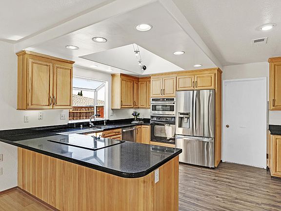 3rd image of 1551 Martindale Dr