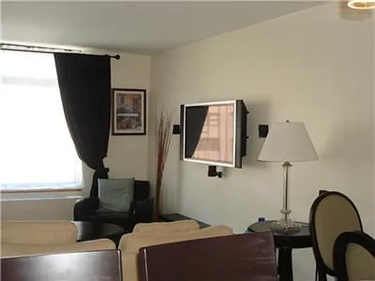 Rented by Sumitomo Real Estate Sales | media 12