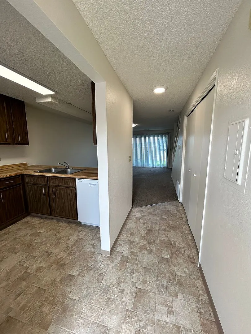 846 Homedale Road — Photo 3