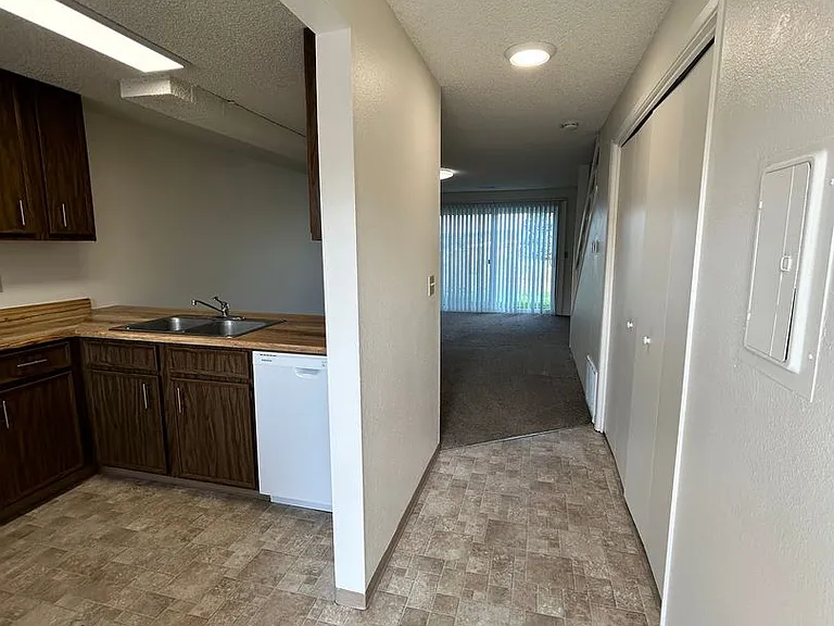846 Homedale Rd — Photo 3