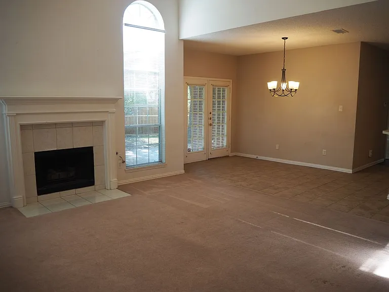 2105 Friar Ct — Photo 8