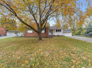 25146 Dallas Dr, Grosse Ile, MI 48138