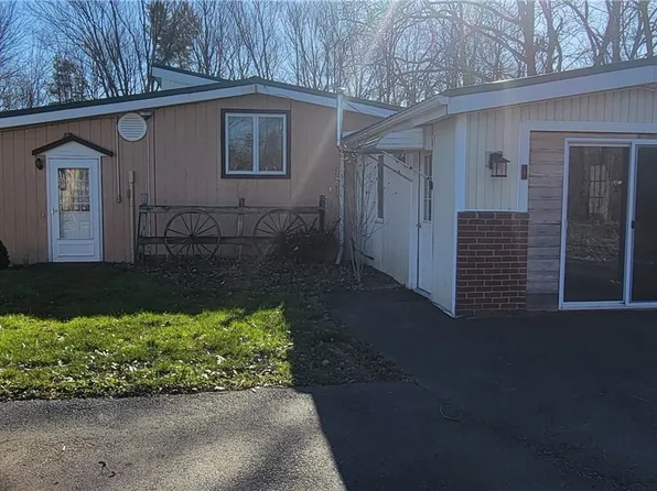 3941 Salt Works Rd, Medina, NY 14103