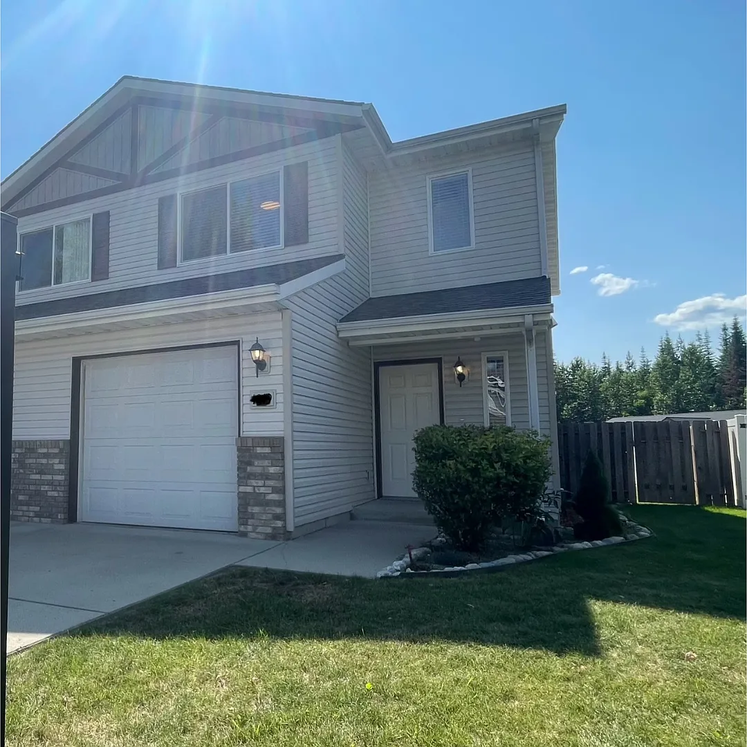 3 bed, 2.5 bath, 1219 sqft, $1,850 — Photo 1