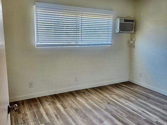 5th image of 1755 Granville Ave APT 11