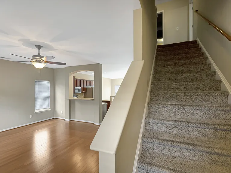 416 Green Park Ln — Photo 10