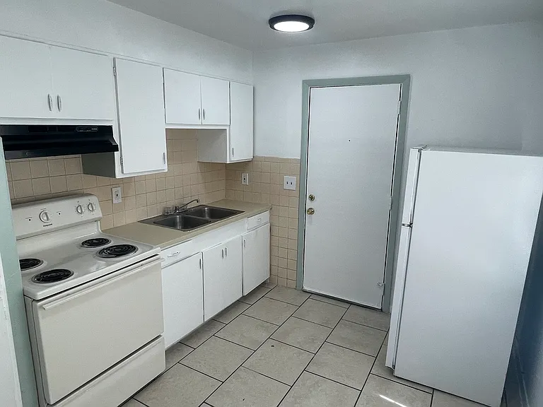 3810 N 48th St #B — Photo 2