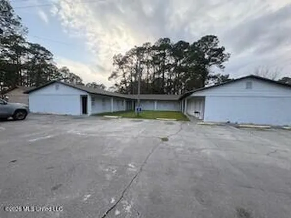 6525 Jasmine St, Moss Point, MS 39563
