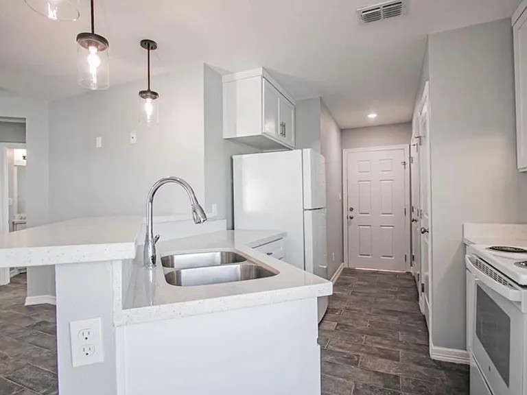 Southridge Dr — Photo 5