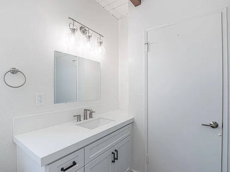 12659 Moorpark St #12 — Photo 16