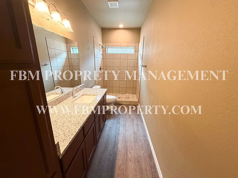 472 Pecan Hollow St — Photo 10