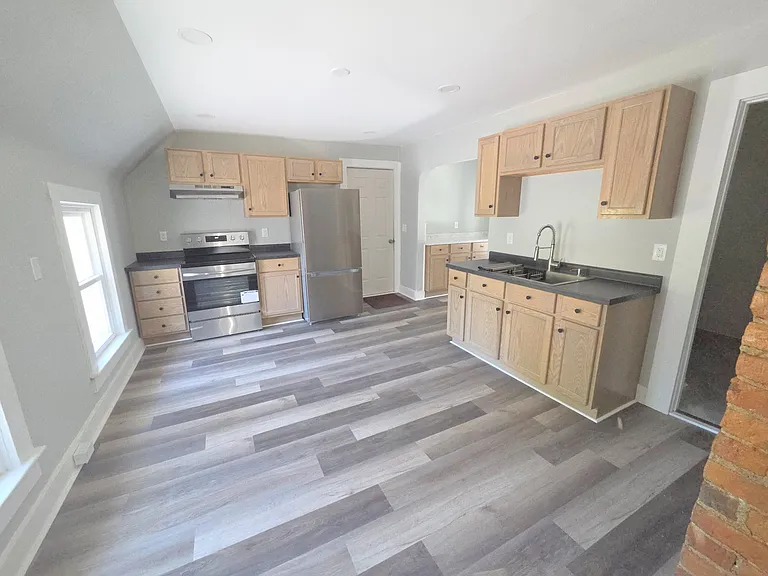 706 3rd St #2 — Photo 4
