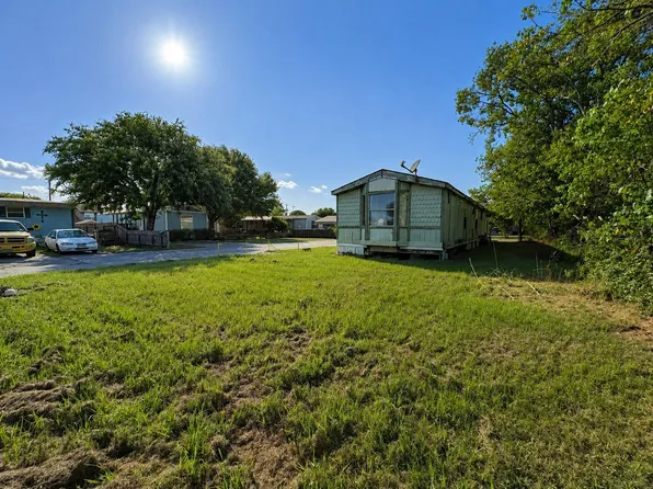 1509 Old River Rd, Bay City, TX 77414