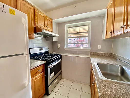 Rented by Highline Residential | media 4