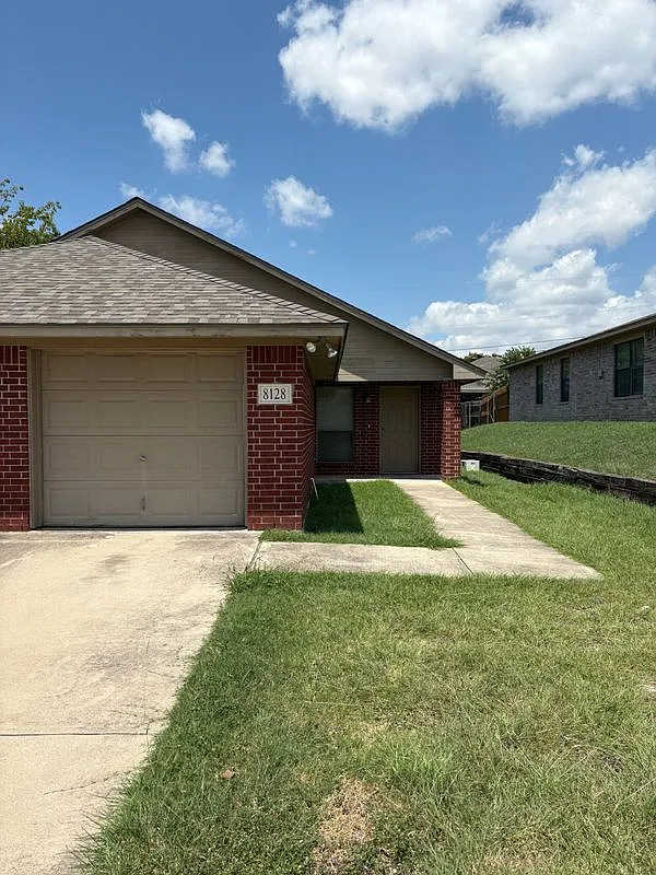 3 bed, 2.0 bath, 1094 sqft, $1,550 — Photo 1