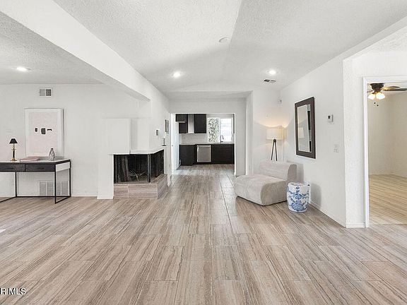 5th image of 2736 Hawick Rd