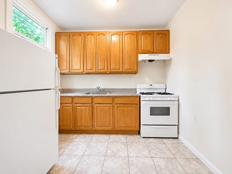 71 Stanhope St #1 — Photo 4
