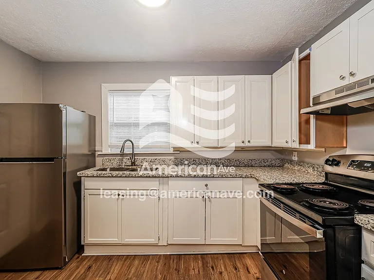 1854422_007_kitchen_7.jpg