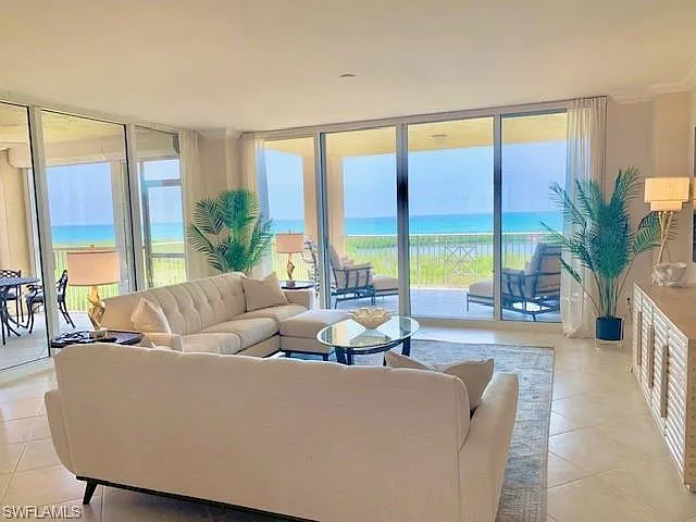 3 bed, 3.0 bath, 3275 sqft, $24,000 — Photo 3