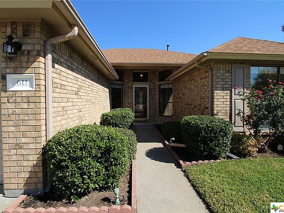 3rd image of 611 Arapaho Dr