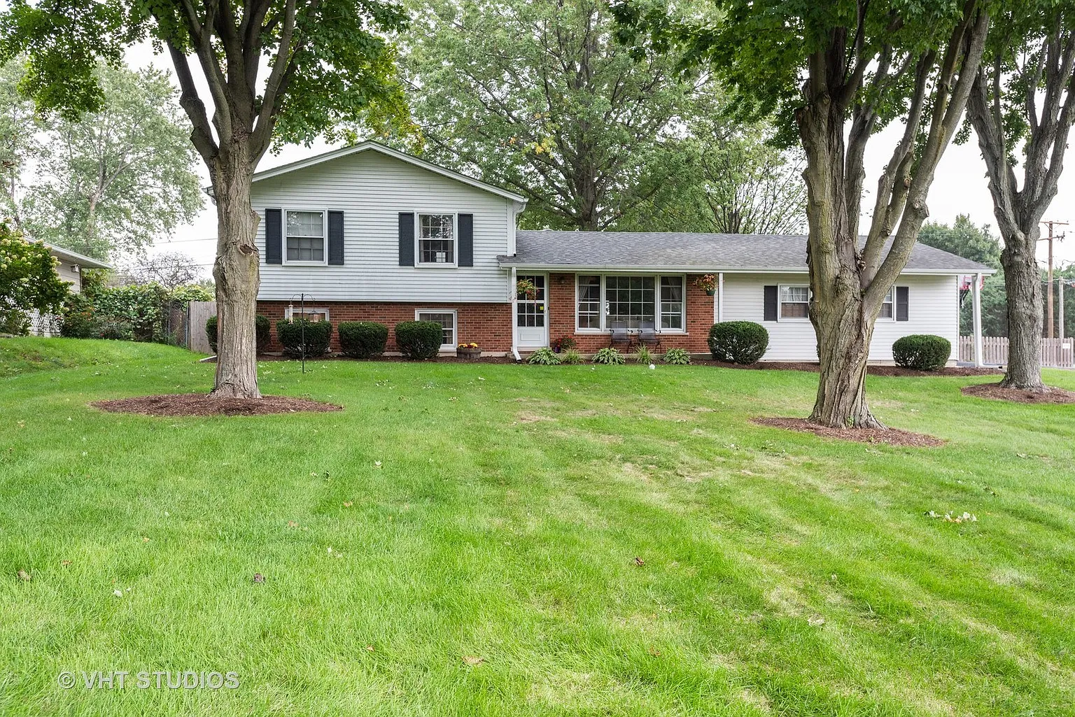 23W312 Sidney Ave photo 1