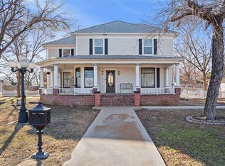 900 W 6th St, Mc Gregor, TX 76657