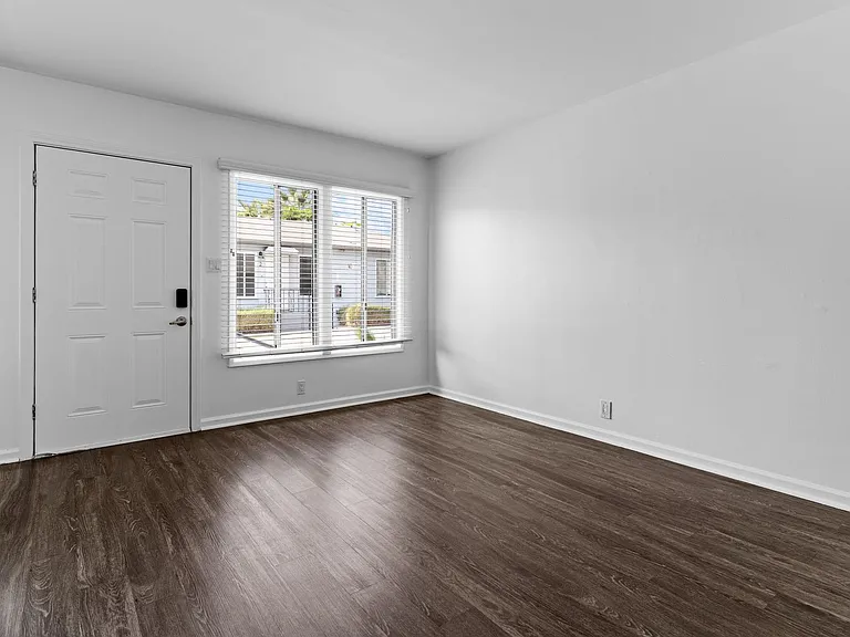 1765 Obispo Avenue — Photo 4