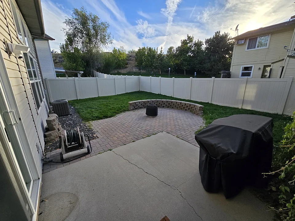 2923 S Ladera Pl