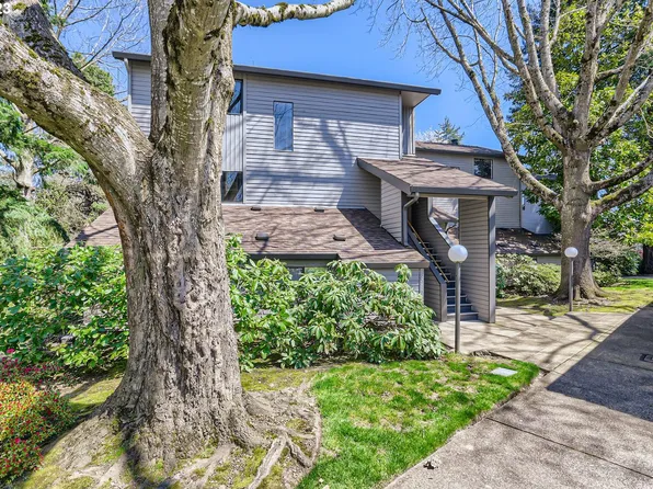 8933 SW Fairview Pl, Tigard, OR 97223