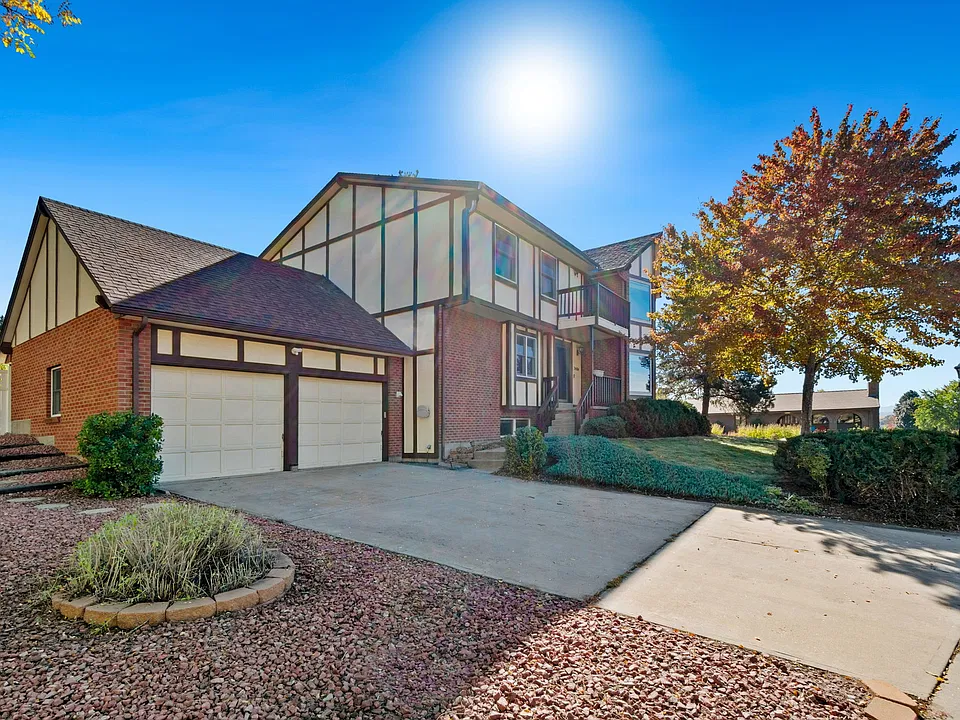 7404 Queen Cir