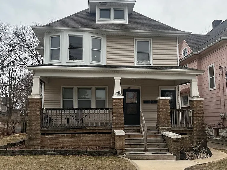 1029 Spafford Ave — Photo 2