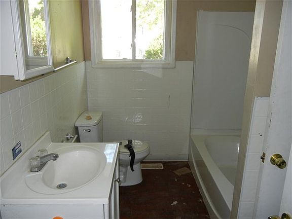 4th image of 3542 Otterbein Ave