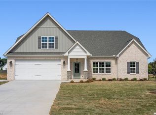 242 Avian Ln, Winston Salem, NC 27127