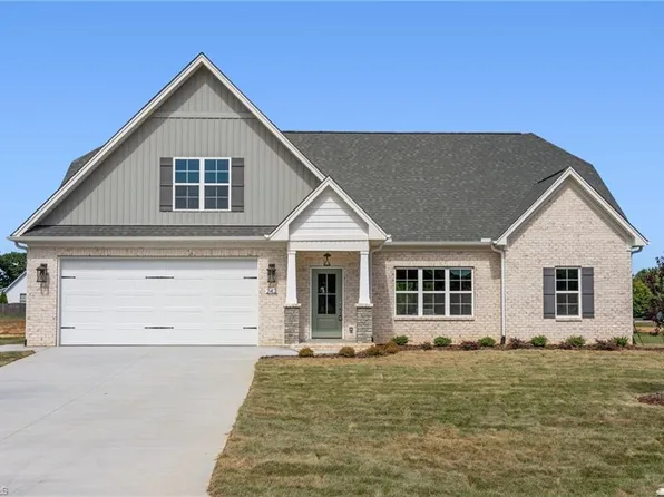 242 Avian Ln, Winston Salem, NC 27127