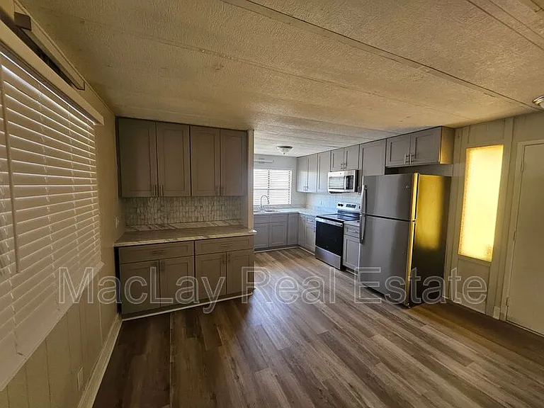 1113 W Corinthian Cir — Photo 4
