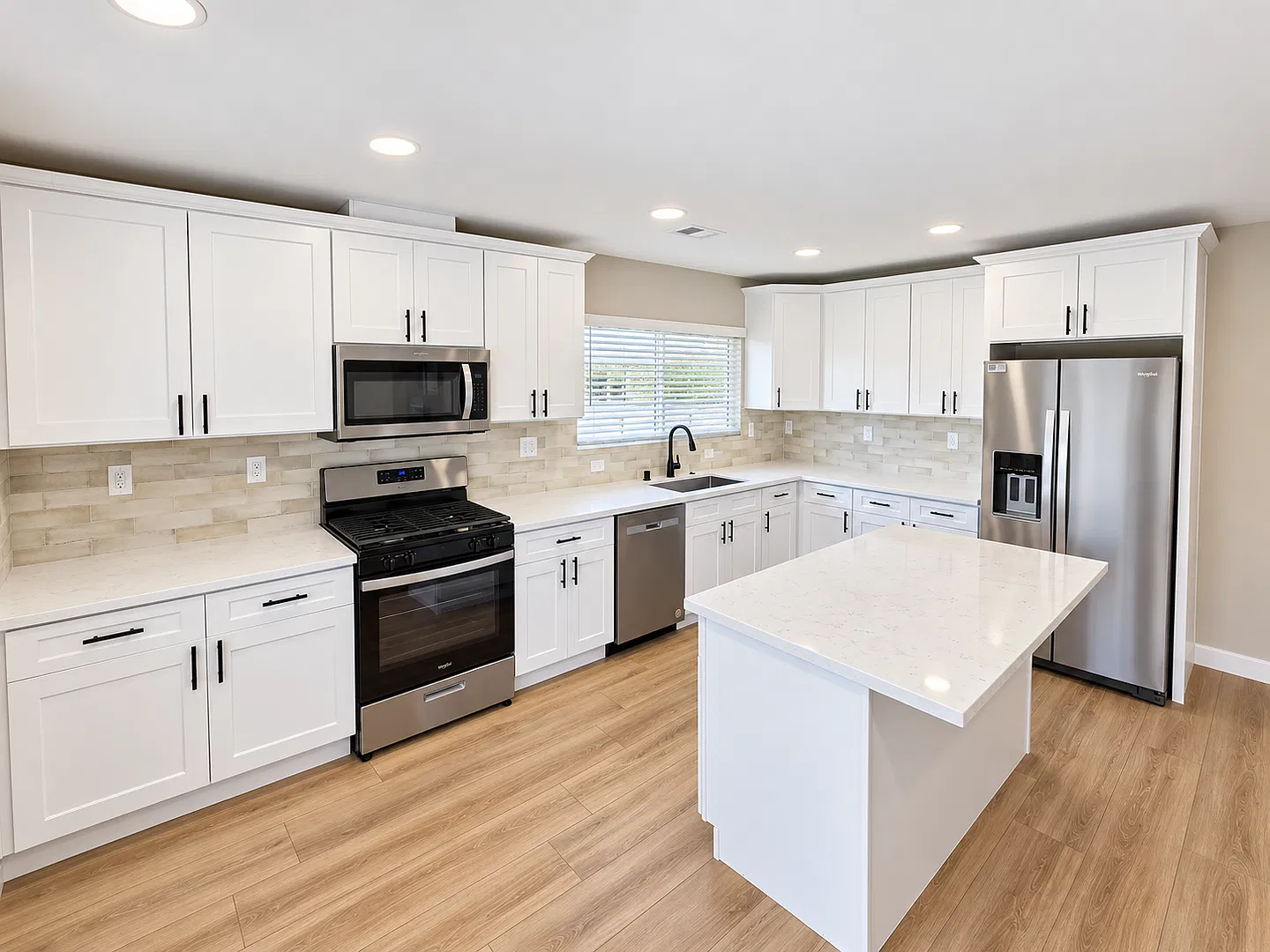 Fully renovated 4 bed 2 bath! — Photo 3