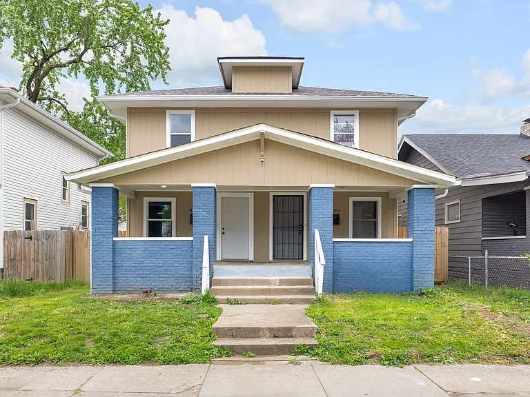 411 N Oakland Ave — Photo 1