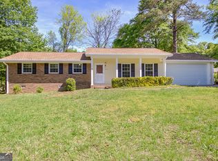 335 Kelly Dr, Fayetteville, GA 30214