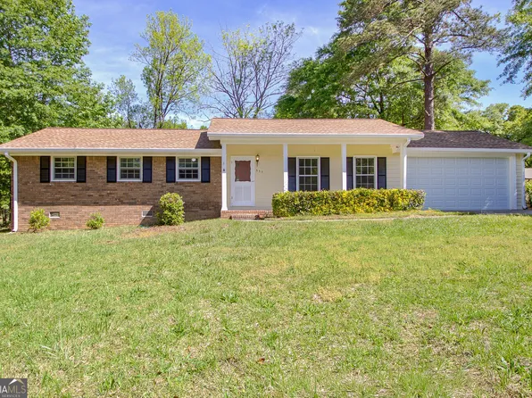 335 Kelly Dr, Fayetteville, GA 30214