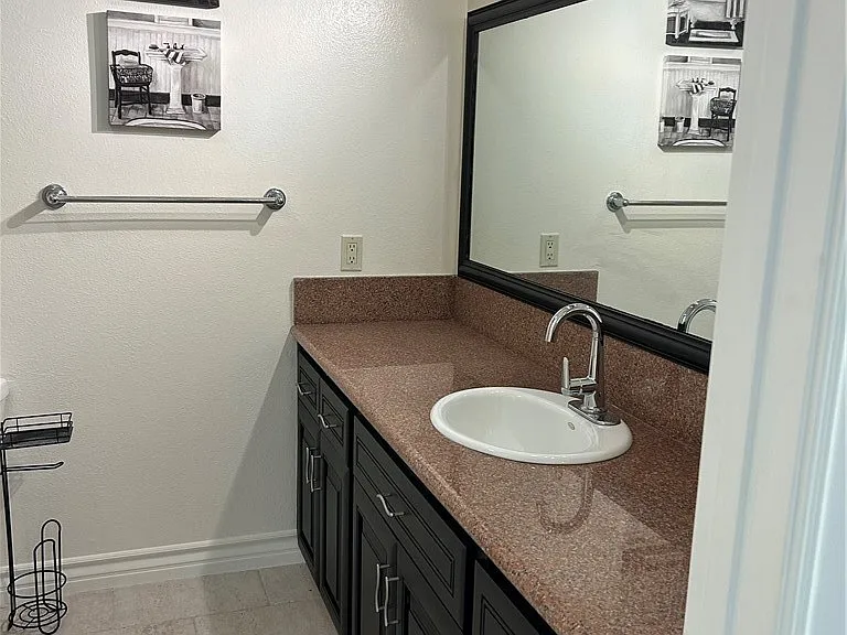 22141 Burbank Blvd #1 — Photo 15