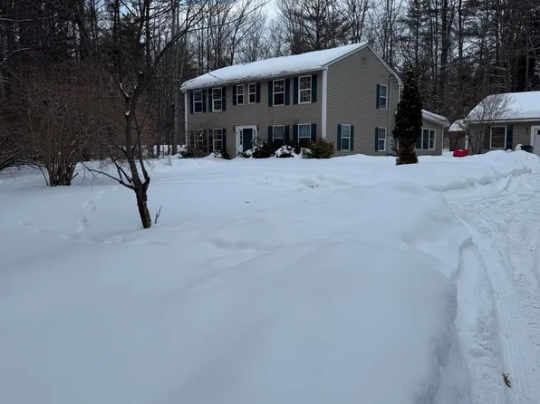 15 Emily Street, Topsham, ME 04086