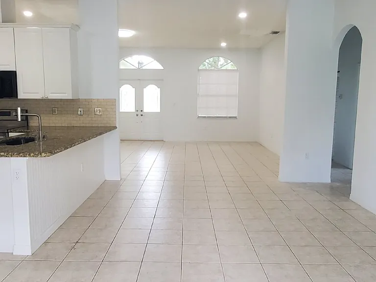 420 SE 23rd Ln — Photo 18