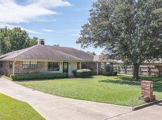 101 Kimball Dr, Wake Village, TX 75501