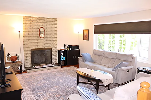 4 Deerfield Rd — Photo 4