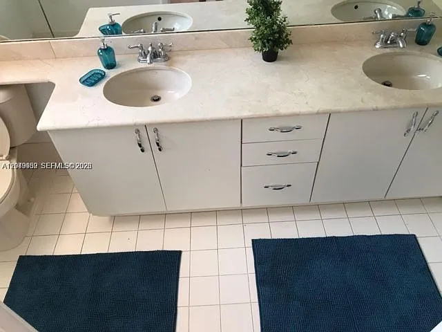 3 bed, 2.0 bath, 1219 sqft, $3,900 — Photo 4