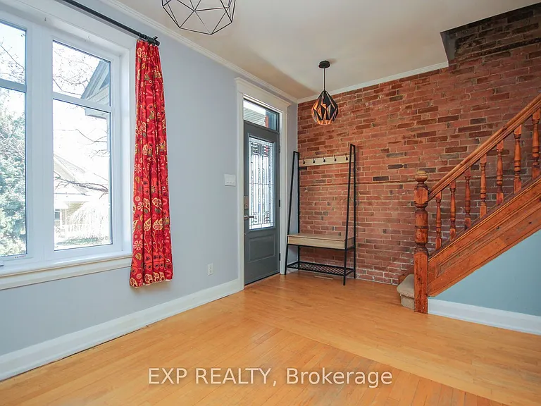 114 Sweetland Ave — Photo 4