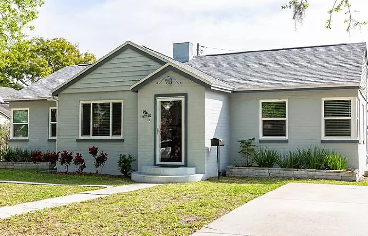 3 bed, 1350 sqft, $2,450 — Photo 1
